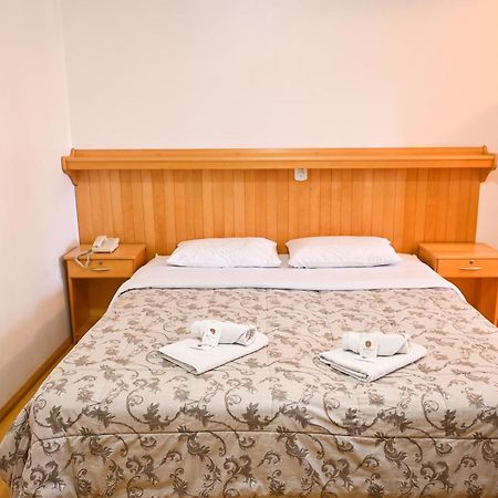Hotel 13 Linden Treze Tílias Zewnętrze zdjęcie